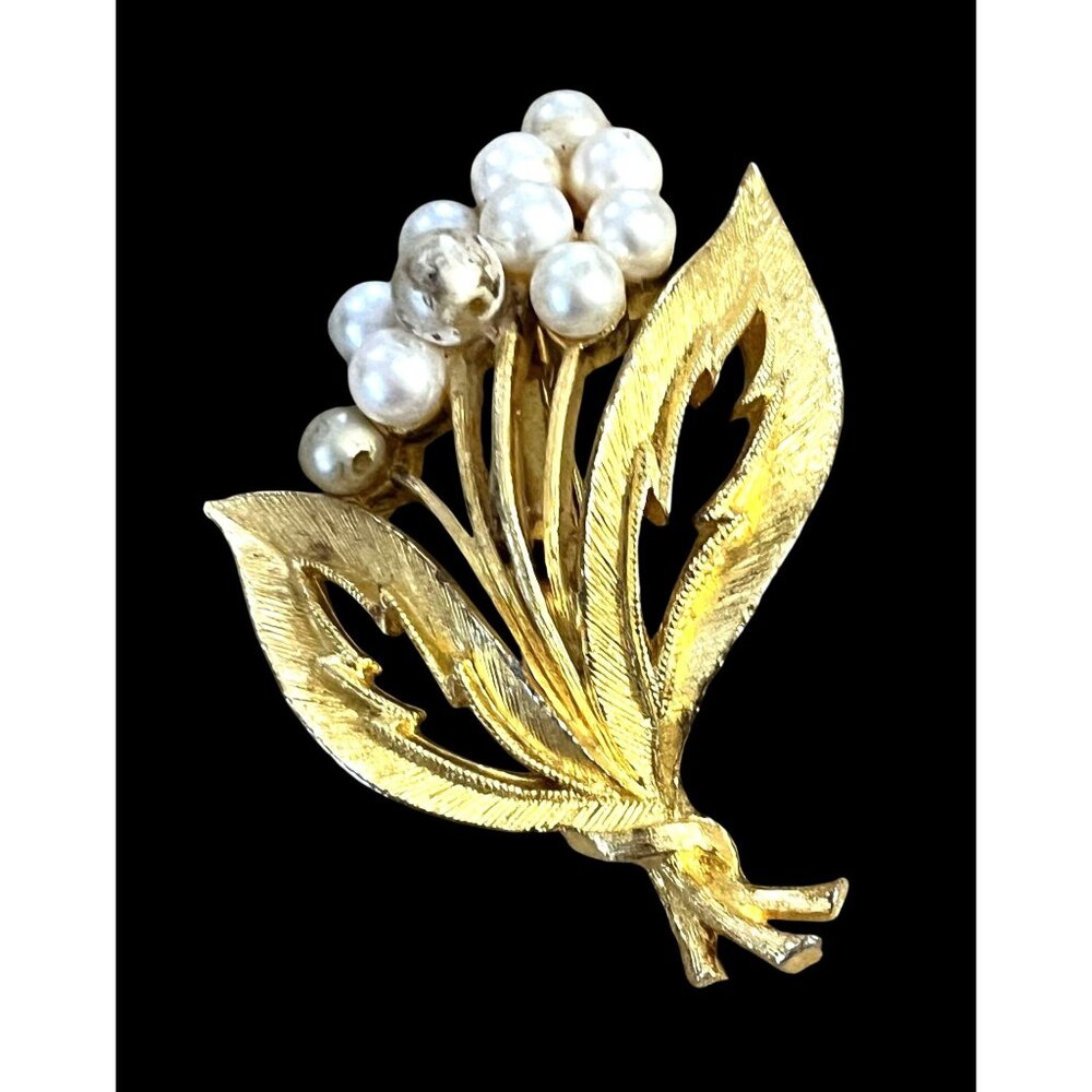 Vintage JJ Jonette Gold-Tone & Faux Pearl Floral Brooch Pin Jewelry Accessory